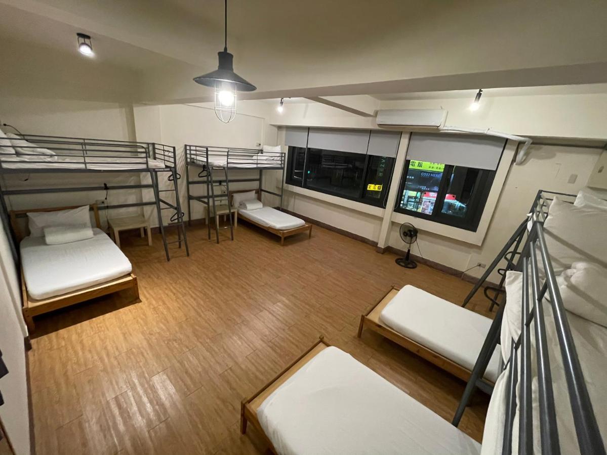 Chiayi Petite Hostel Bagian luar foto