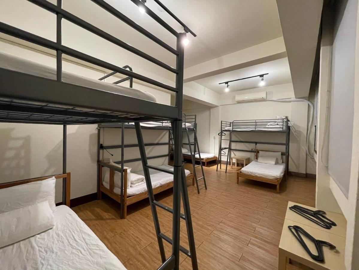 Chiayi Petite Hostel Bagian luar foto