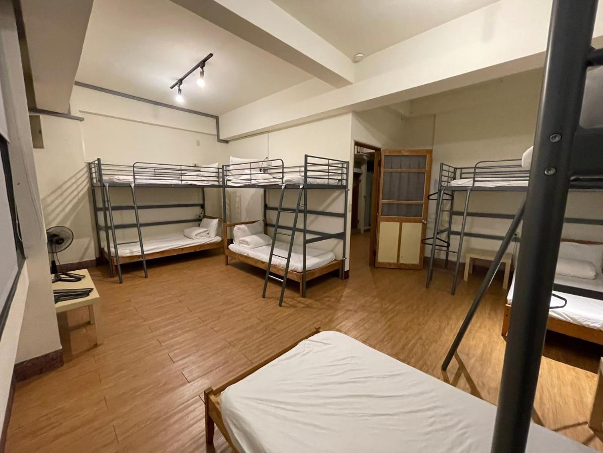 Chiayi Petite Hostel Bagian luar foto
