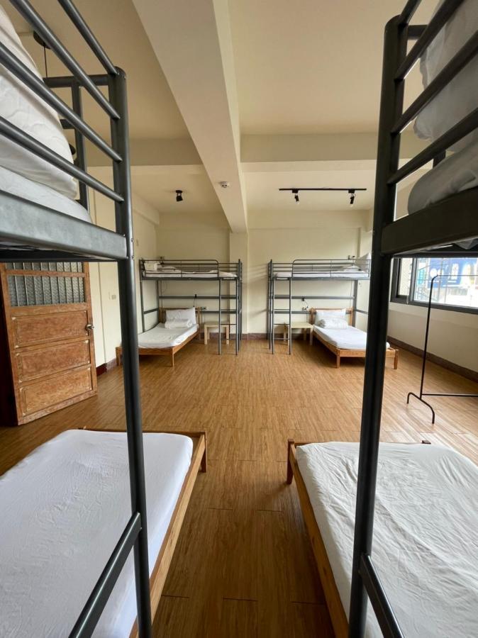Chiayi Petite Hostel Bagian luar foto