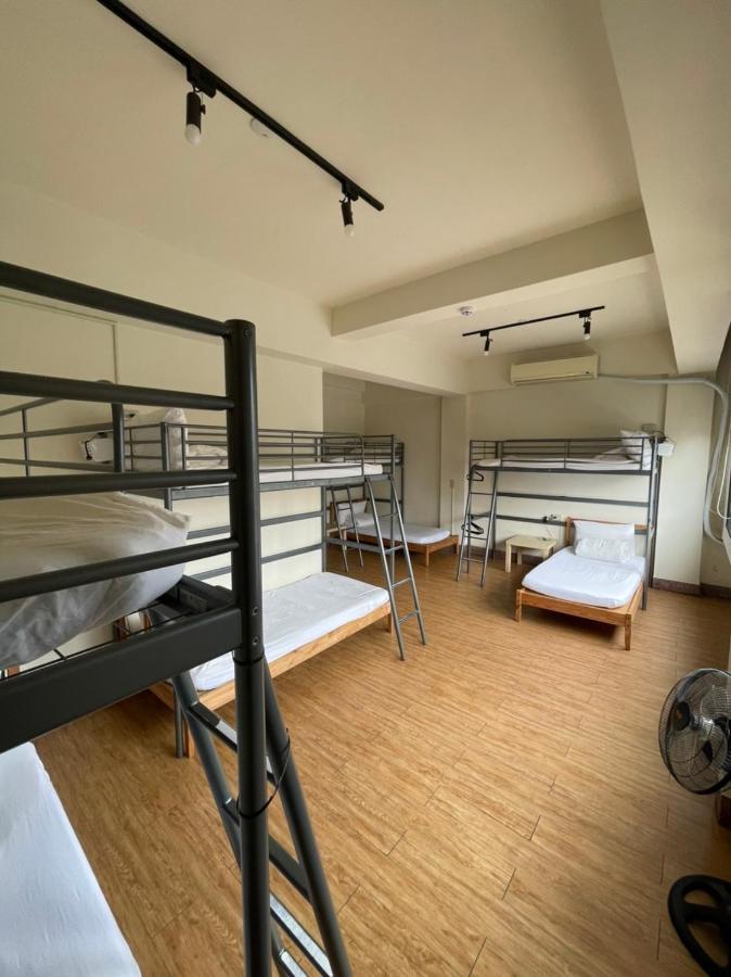 Chiayi Petite Hostel Bagian luar foto