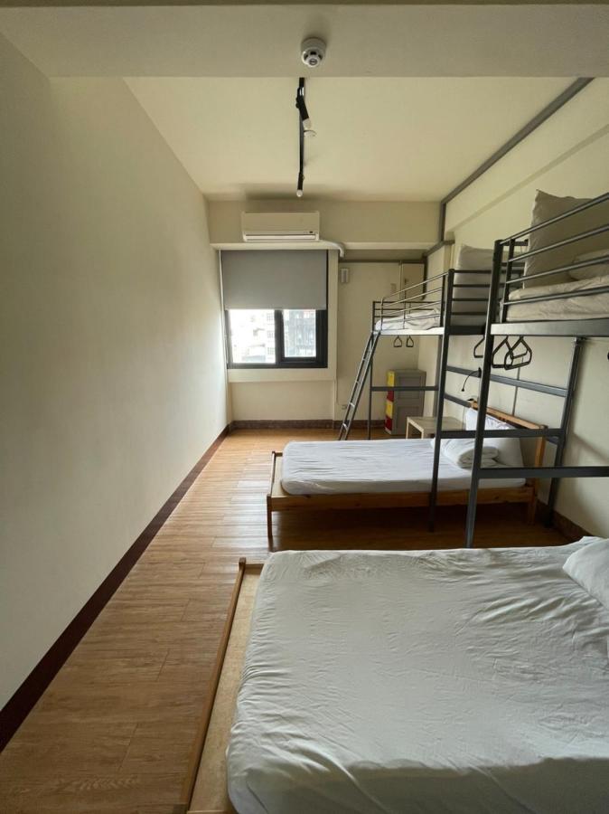 Chiayi Petite Hostel Bagian luar foto