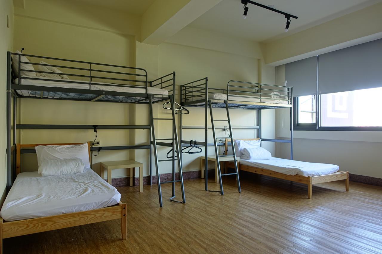 Chiayi Petite Hostel Bagian luar foto