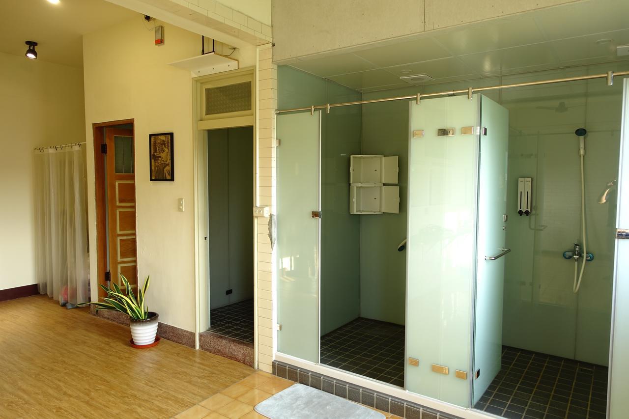 Chiayi Petite Hostel Bagian luar foto