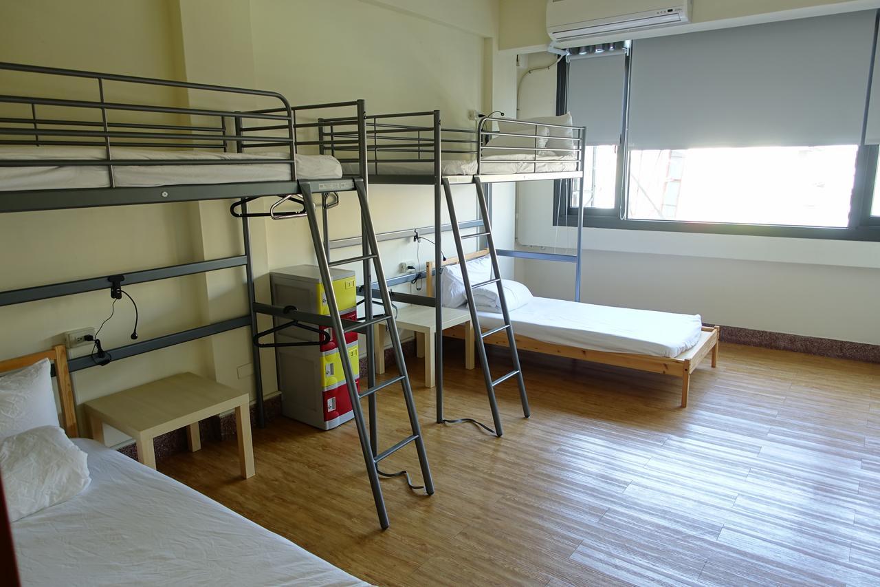 Chiayi Petite Hostel Bagian luar foto