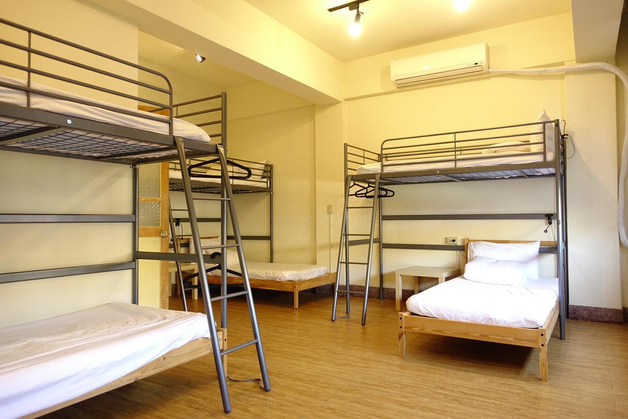 Chiayi Petite Hostel Bagian luar foto