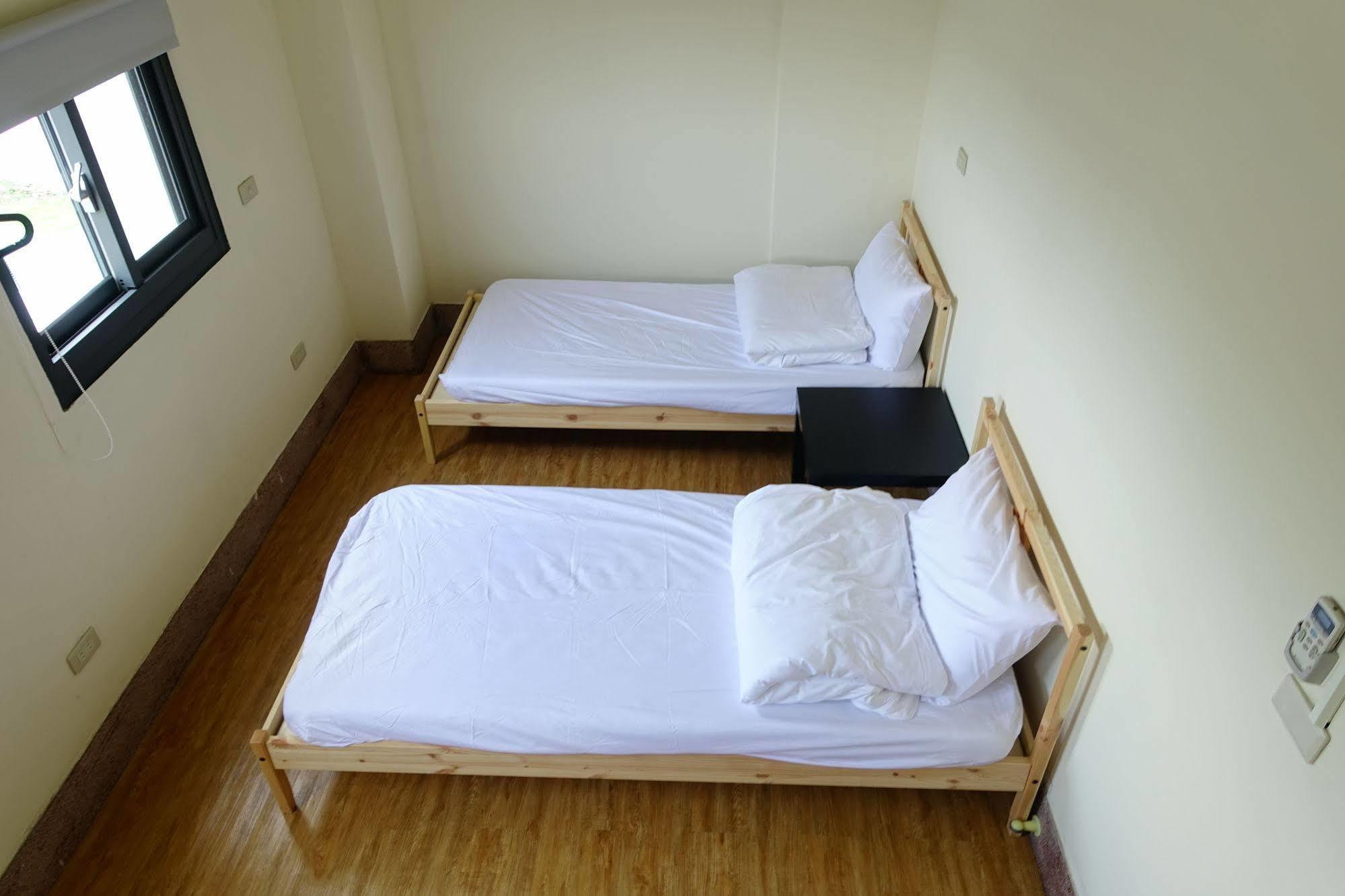 Chiayi Petite Hostel Bagian luar foto