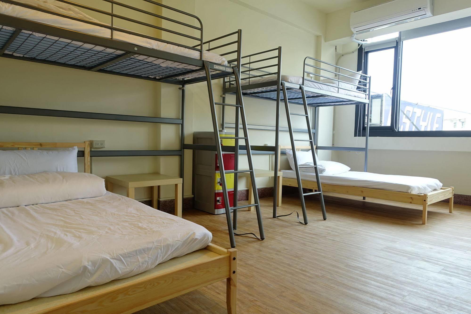 Chiayi Petite Hostel Bagian luar foto