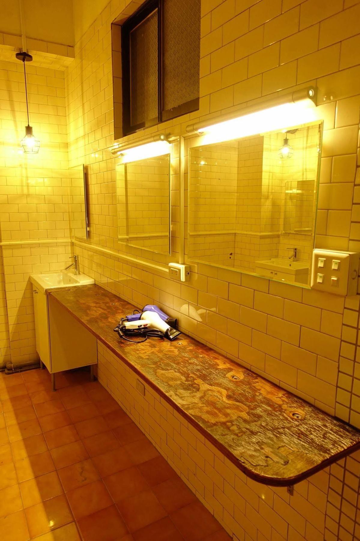Chiayi Petite Hostel Bagian luar foto