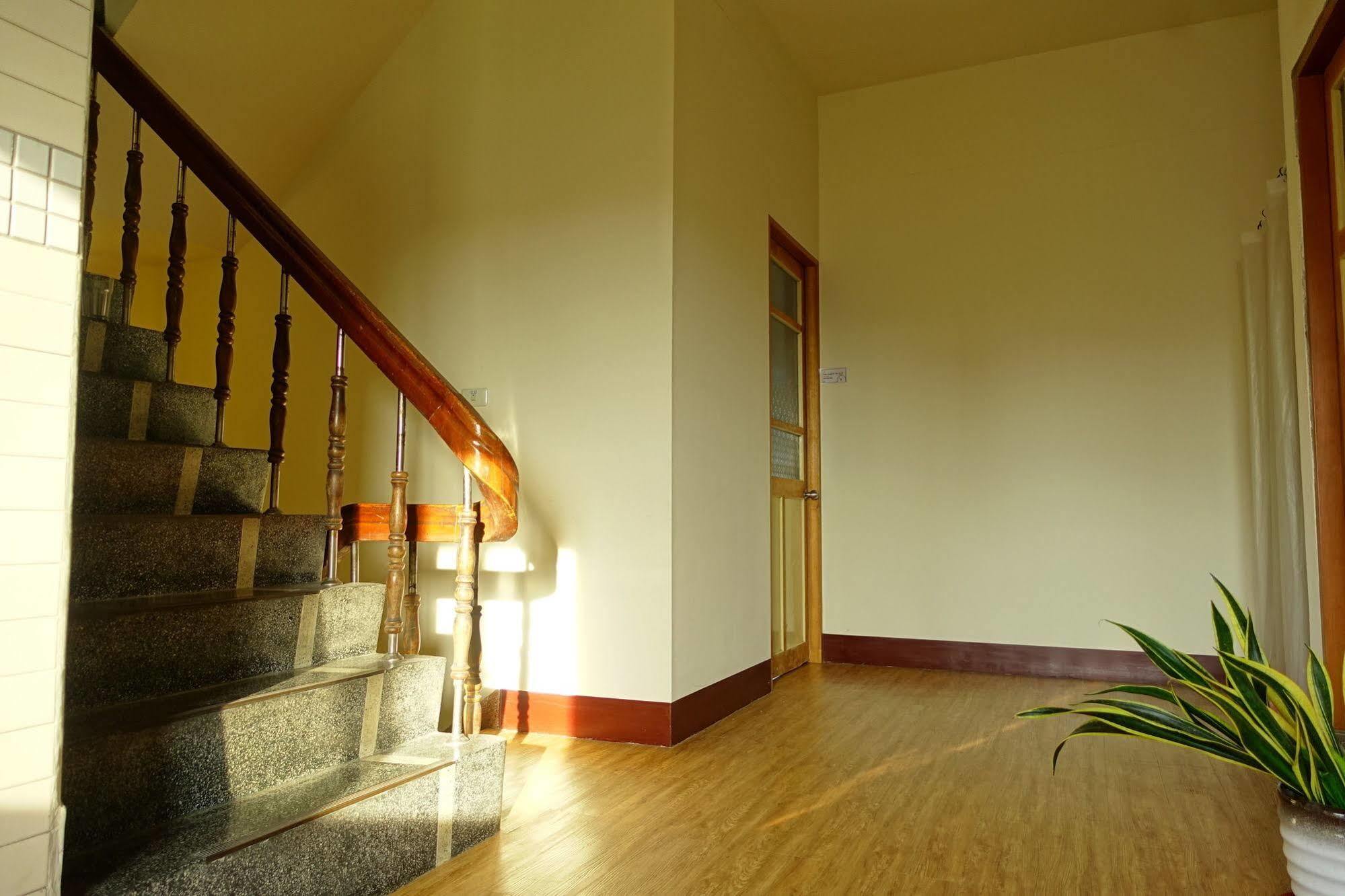 Chiayi Petite Hostel Bagian luar foto