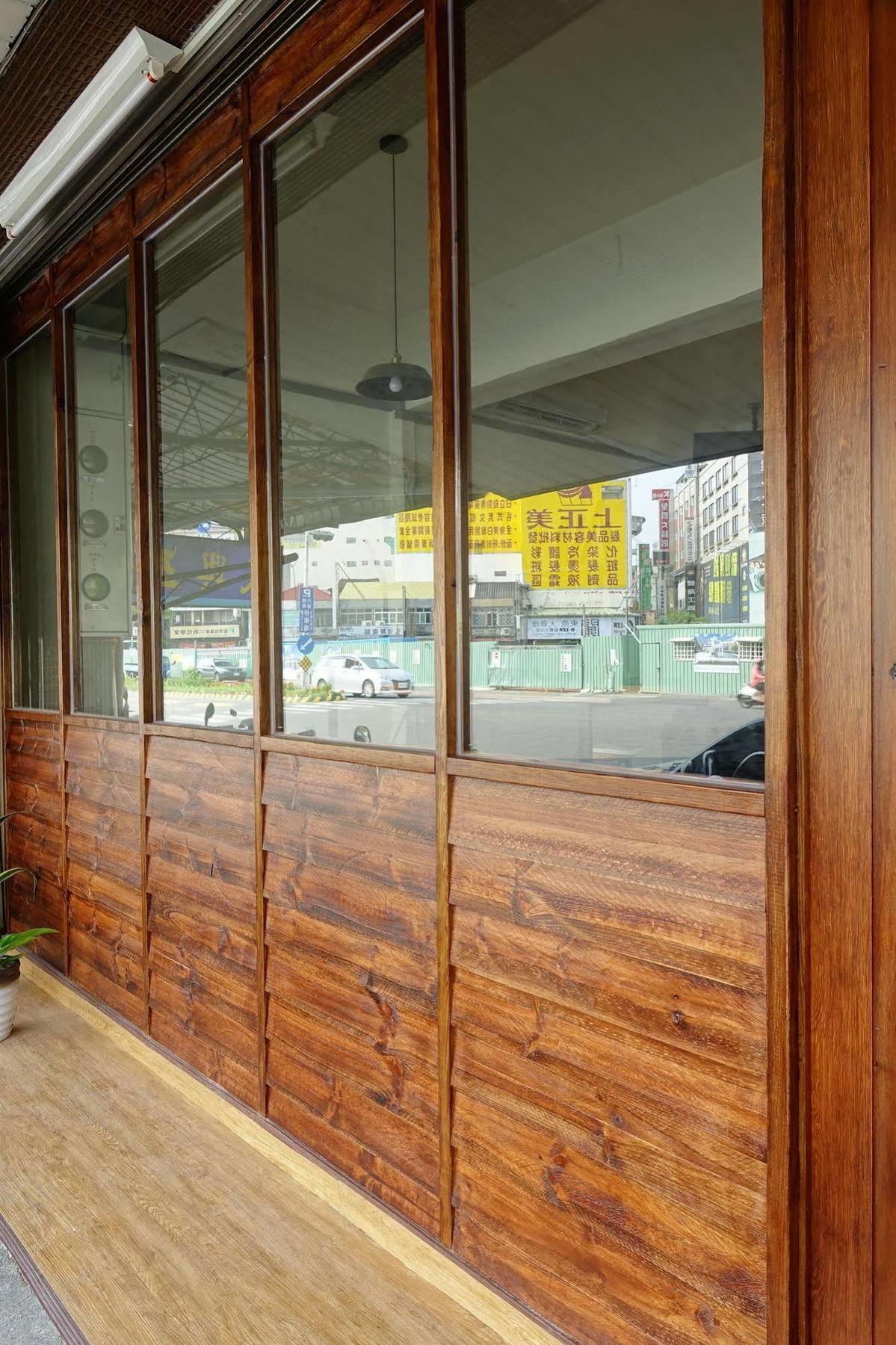 Chiayi Petite Hostel Bagian luar foto