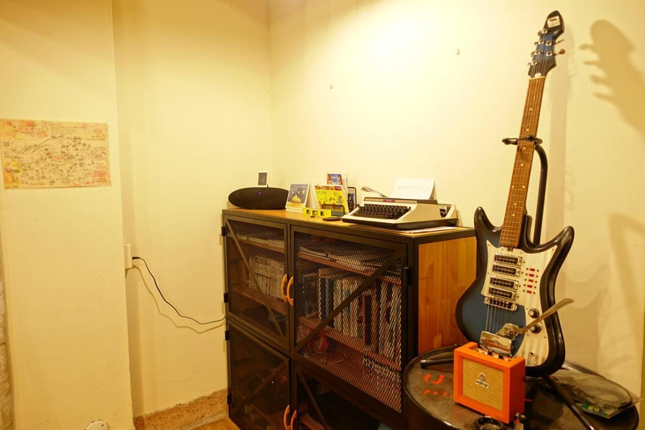 Chiayi Petite Hostel Bagian luar foto